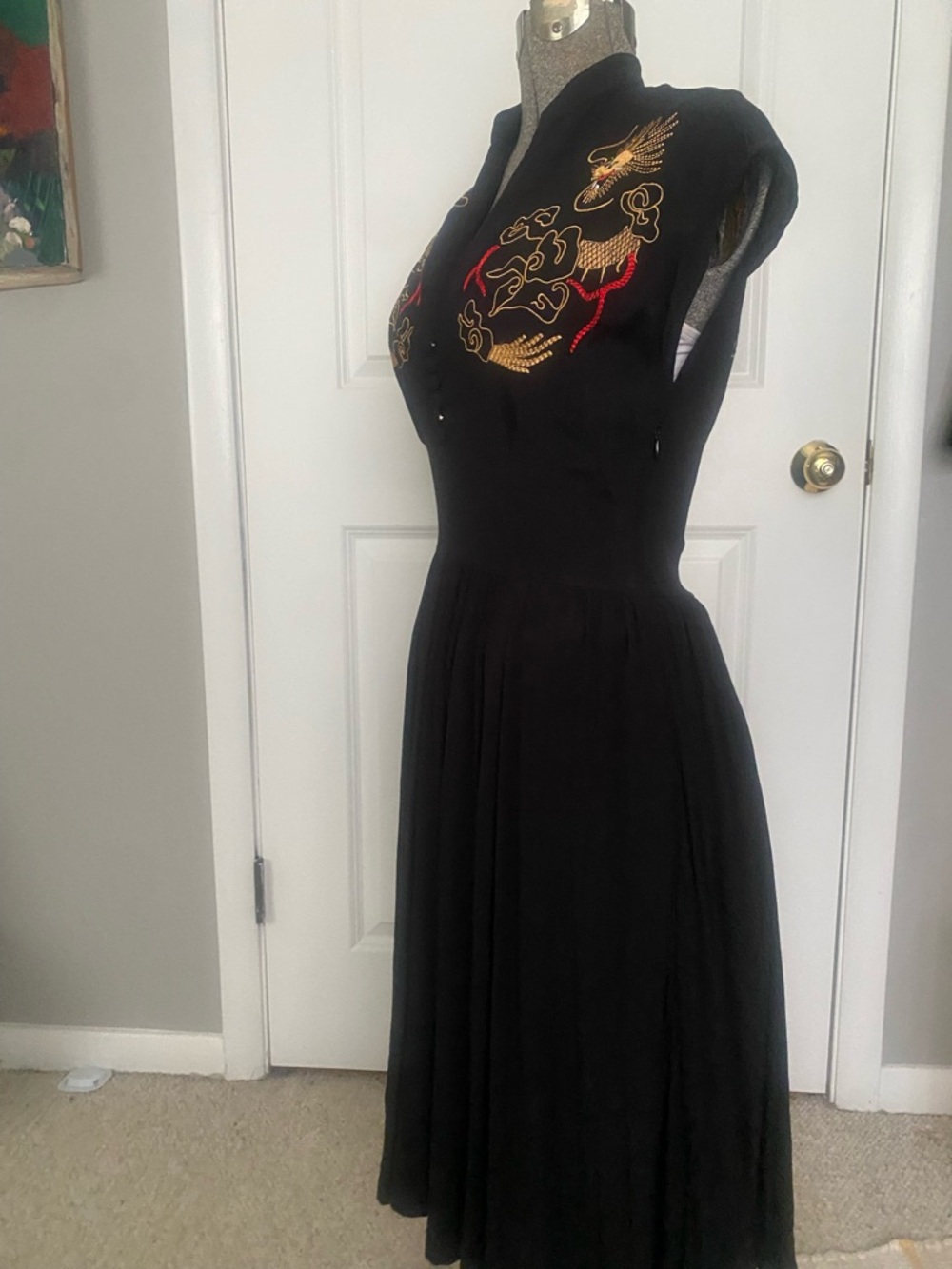Black Embroidered Cap-Sleeve Midi Dress - Picture 10 of 13